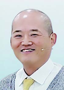 홍윤표 목사 사진